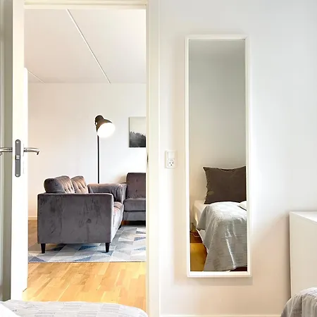 3 Bedroom At Margretheholmsvej With Balcony Near The Opera House And The Center 2 *