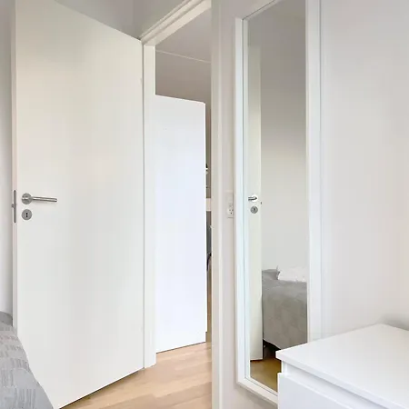 3 Bedroom At Margretheholmsvej With Balcony Near The Opera House And The Center 2 Kodaň