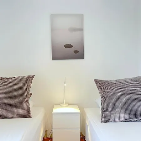 3 Bedroom At Margretheholmsvej With Balcony Near The Opera House And The Center 2 Apartmán