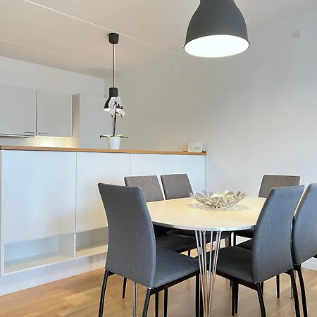 3 Bedroom At Margretheholmsvej With Balcony Near The Opera House And The Center 2 Apartmán