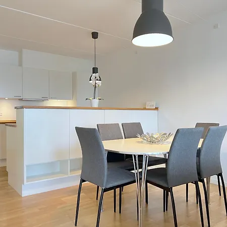 3 Bedroom At Margretheholmsvej With Balcony Near The Opera House And The Center 2 Apartmán *